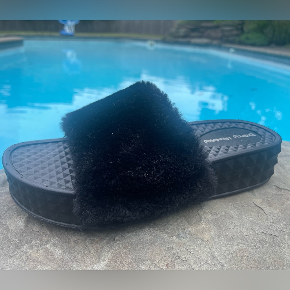 Dirty Laundry Blk Furry Slide Platform Sandals SZ 9